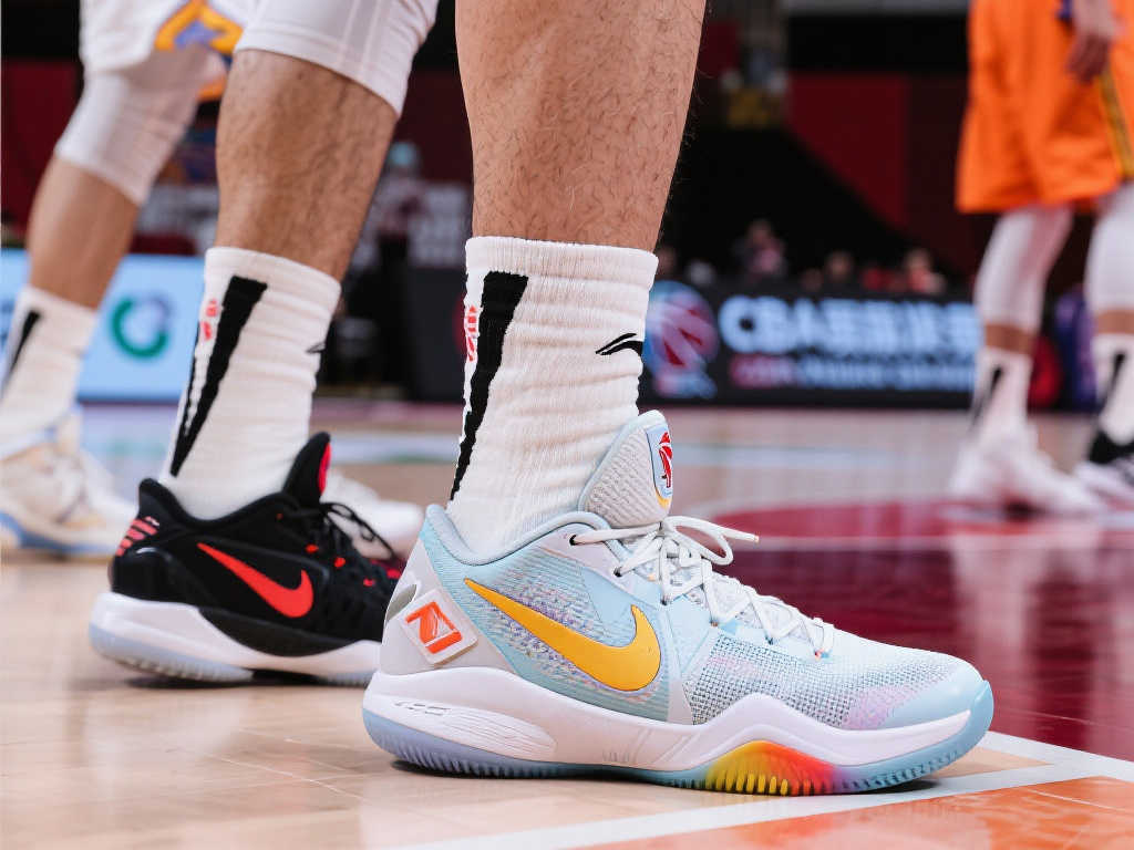 CBA总决赛首战，球员们的球鞋装备大揭秘！